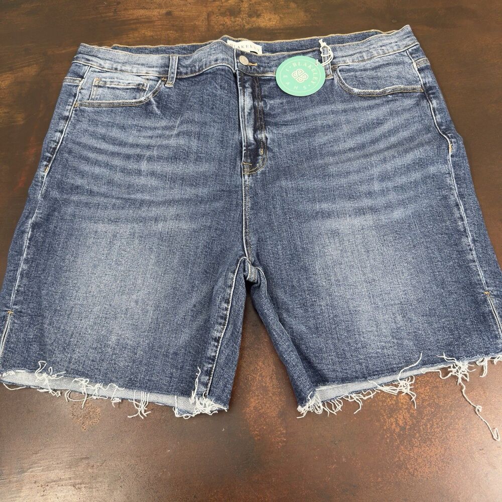 Blakeley Monroe Raw Hem Mid-Thigh Shorts distressed size 5X back pockets casual